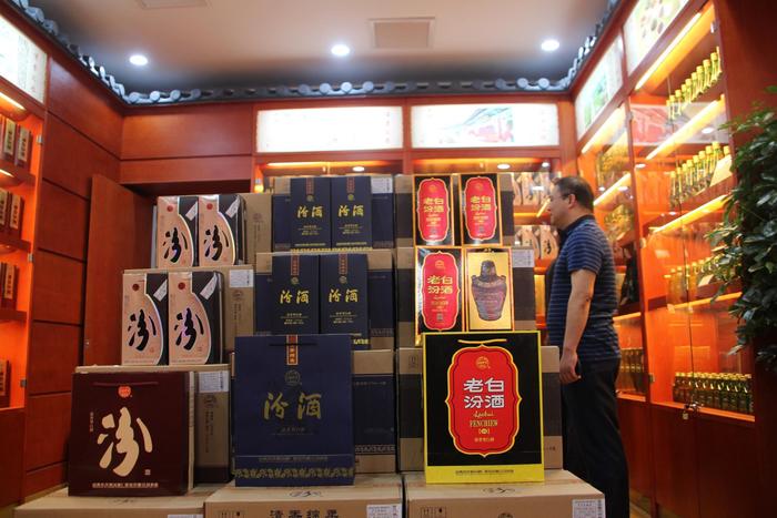 南陽汾酒竹葉青旗艦店盛大開業(yè)，開啟白酒零售新篇章